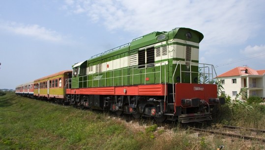 Rehabilitimi i hekurudhës Tiranë-Durrës, Qeveria çel garën për kompanitë e interesuara