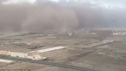 Era dhe pluhuri ‘zhduk’ avionin saudit gjatë uljes në pistë/VIDEO