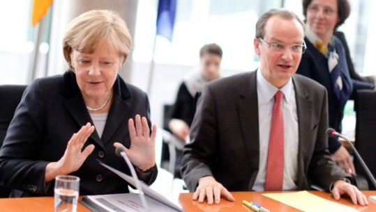Debati për negociatat, deputeti kritik ndaj Shqipërisë: Merkel nuk mendon si unë 