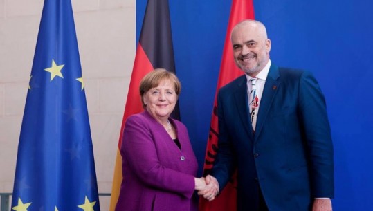 Negociatat, Balla: Merkel simbol besimi, Basha i futi shejtanin në bark deputetit Krichbaum