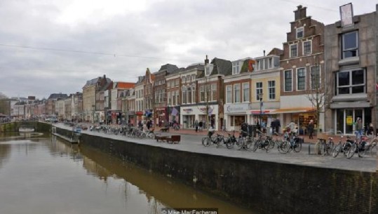 Leeuwarden, qyteti i 100 emrave