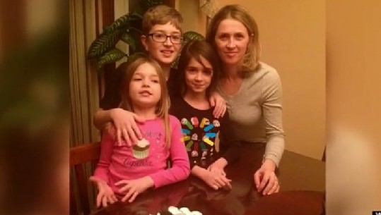 Lot e dhimbje në familjen shqiptare në SHBA, nëna përfundon në spital kur mëson për dëbimin