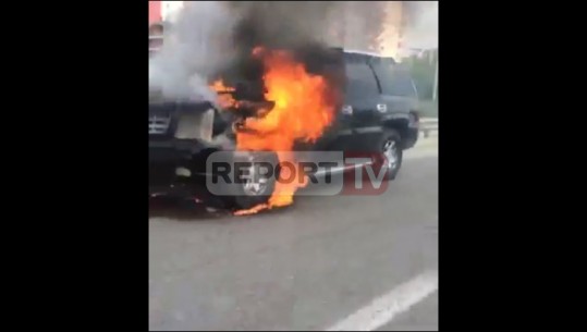 VIDEO/ Makina përfshihet nga flakët ne ecje në Durrës