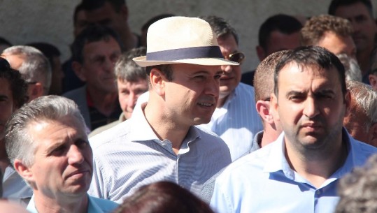 Fotot/ Berisha puth Bashën, nga Kuliçaj e Sali Lushaj, te “kapelja e republikës” e Malltezit, çfarë s’u pa nga Kuvendi i PD-së