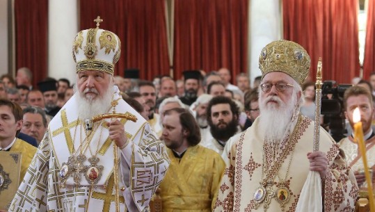 Ortodoksët rusë e grekë bashkohen në Tiranë/ Kirilli lartëson Shën Kozmain: U vra në Shqipëri, nga njerëz të një besimi tjetër!