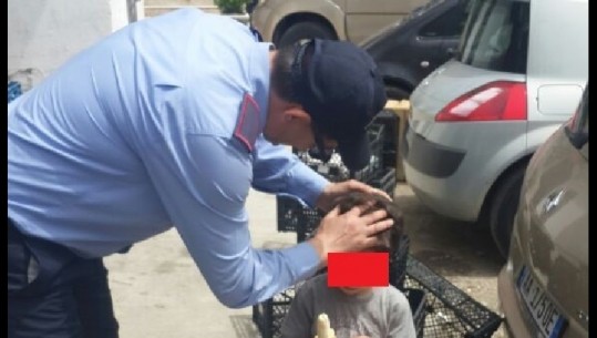 Foto-Lajm/ Kishte humbur shtëpinë, Policia Bashkiake ndihmon 6-vjeçarin të gjejë adresën