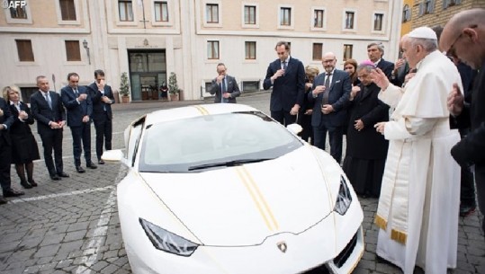 Lamborghini i Papës, në ankand më 12 Maj