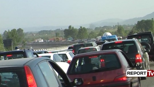 Trafiku 'çmend' qytetarët, radhë kilometrike në autostradën Fushë Krujë-Milot