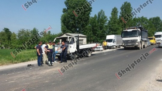 Aksident në Fushë Krujë, përplasen tre makina, dy të plagosur/ VIDEO