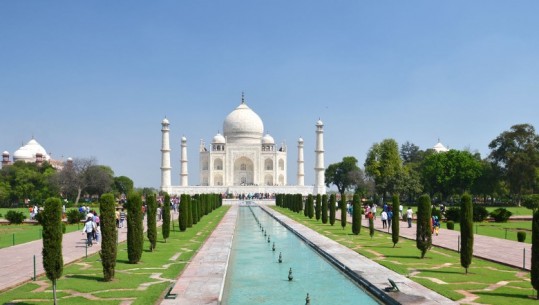 Ndryshimi i ngjyrës së Taj Mahal shqetëson Gjykatën e Lartë të Indisë