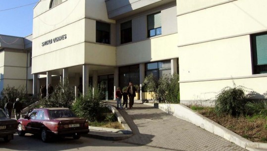Durrës, grushte ndaj mjekut për shkak të detyrës, arrestohet i riu
