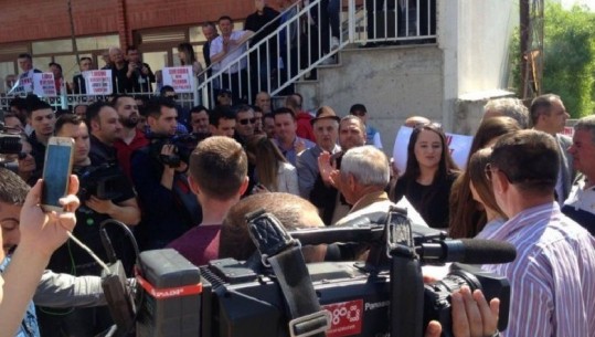 U shoqëruan pas protestës pro kuksianëve, kryetari i FRPD Shkodër: Nuk zmbrapsemi