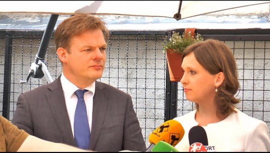 Negociatat për Shqipërinë? Tetë deputetë holandezë në Tiranë: Qeveria hezituese por vendos parlamenti