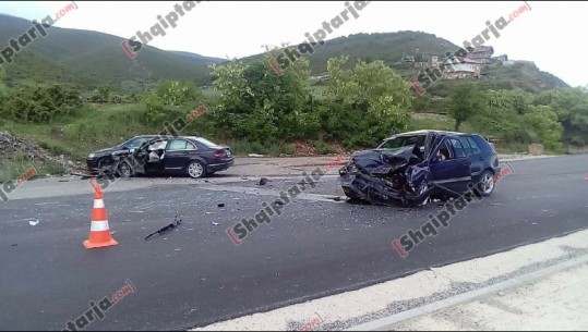 FOTO/Pogradec, 3 makina përfshihen në aksident, plagosen tre persona, mes tyre një i mitur