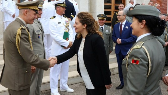 Përgatitja e oficerëve të rinj, Xhaçka: Ndryshime në kurrikulat e Akademisë së Forcave të Armatosura