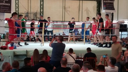 Fier, boksieri Vrenozi ndeshet për kualifikim botëror në qendër të qytetit të tij