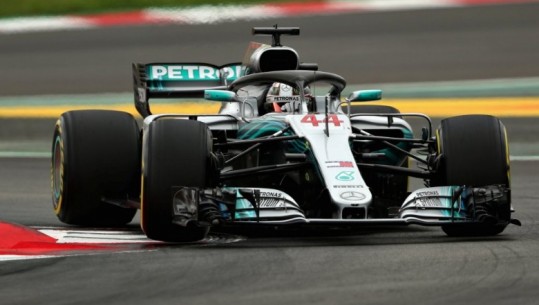 Hamilton triumfon në Spanjë, ja aksidenti i frikshëm në start