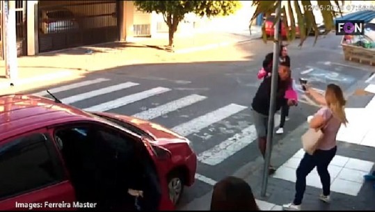 Video/ Shkon të grabisë me armë fëmijët e shkollës, momenti dramatik kur mamaja-police ekzekuton të riun në Brazil