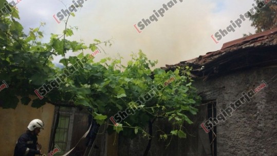 Zjarri shkrumbon një banesë në Shkodër/VIDEO