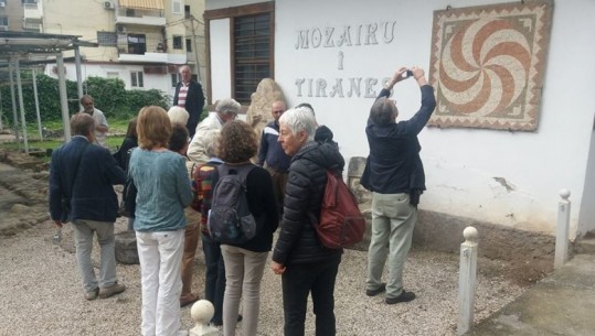 Mozaiku i Tiranës tërheq vëmendjen e turistëve gjermanë/Foto