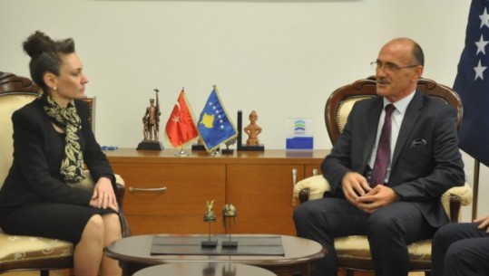 Ministri Gashi priti në takim ambasadoren e Turqisë në Kosovë