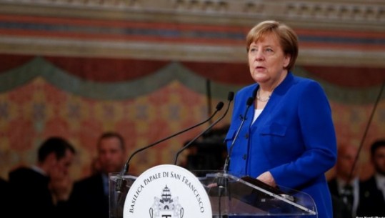 HRW kërkon nga Merkel që me Putinin të flasë edhe për të drejtat e njeriut