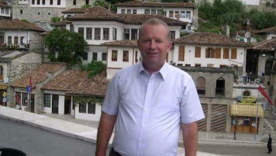 Aksident në Berat, deputeti i PS përplas 51-vjeçarin me biçikletë