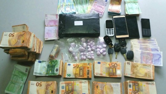 Greqi, kapet shqiptari me mbi 1 kg kokainë dhe 110 mijë euro
