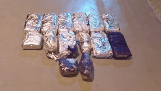 Greqi, shqiptari me pasaportë spanjolle kapet me 6 kg heroinë, e zbuloi 'Lesi'