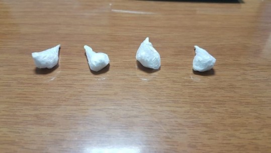 Kapet me 4 doza kokainë gati për t'i shitur, arrestohet i riu në Lezhë