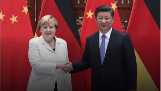 Merkel fillon turin në Kinë, bisedimet do të përqëndrohen tek problemet diplomatike me SHBA-në