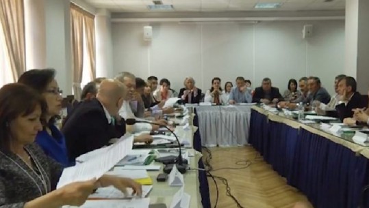 Gjirokastër, PD-LSI shkarkojë sekretarin dhe anëtarët e qarkut nga PS, votojë ish-kreun e Lazaratit