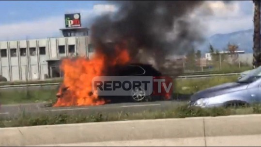 VIDEO/Digjet 'BMW X5'-a në autostradë, tre shoferë kureshtarë ndalojnë dhe përplasen