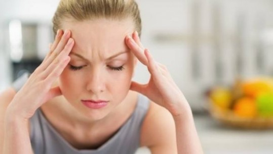 Këta dy faktorë ndikojnë në dhimbjen e  kokës