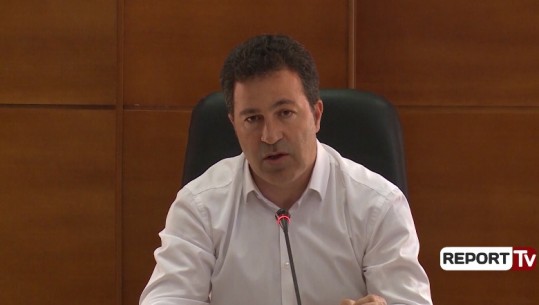 Alarmi për alfatoksinë, ministri Peleshi: Qumështi që tregtohet në markete brenda standardeve