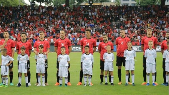VIDEO/Himni shqiptar bën bashkë tifozë e lojtarë në Zyrih