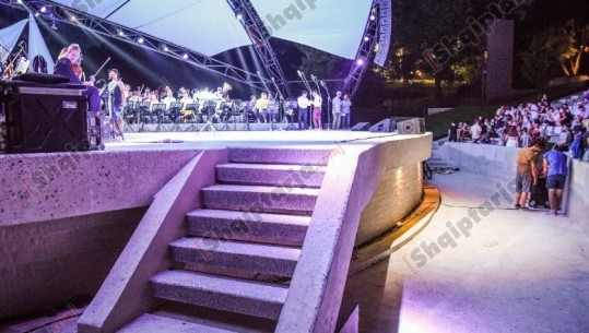 Olen Cesari në Tiranë, sonte në mbrëmje përurohet Amfiteatri i Liqenit Artificial