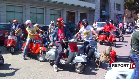 200 motoristë italianë me Vespa ‘pushtojnë’ Gjirokastrën/ VIDEO+FOTO