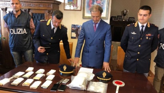 Itali, kapet shqiptari me rreth 2 kg kokainë dhe 60 mijë euro cash/ VIDEO