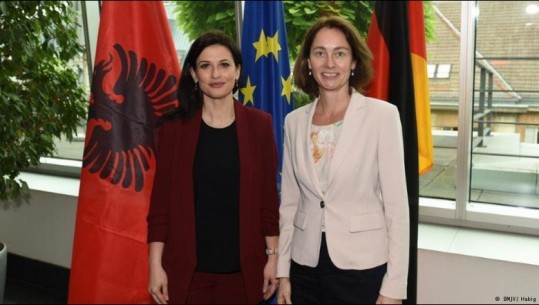 DW: Shqipëria lobim femëror në Gjermani për çeljen e negociatave me BE