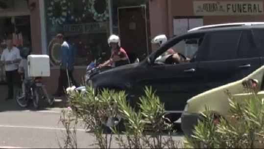 Tiranë, policia ndalon ‘BMW X5’, shoku i shoferit zbret me shpejtësi dhe arratiset/ VIDEO