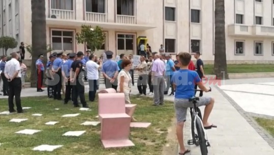 Rama pritet me protesta nga demokratët në Lushnje