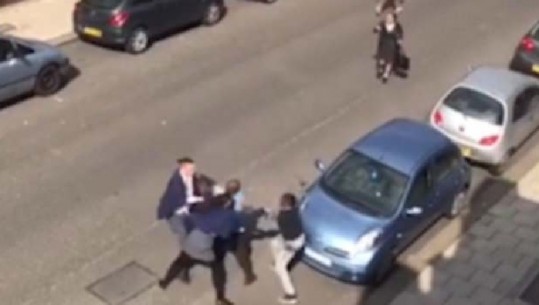 Përplasje me thika mes adoleshentëve në Londër/ VIDEO