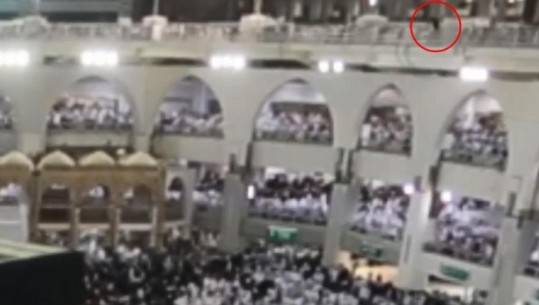 Një pelegrin vetëvritet duke u hedhur nga ballkoni i xhamisë në Mekë