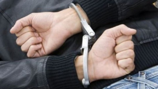 Elbasan, ushtroi dhunë ndaj bashkëshortes, arrestohet 44 vjeçari/EMRI
