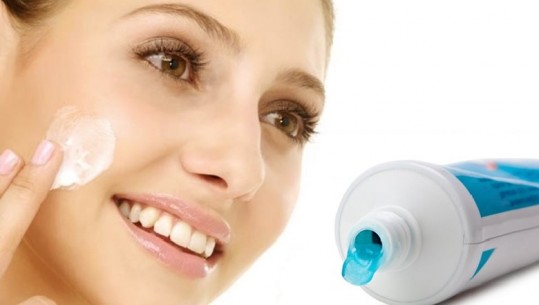  Dermatologët paralajmërojnë: Jo më pastë dhëmbësh për aknet