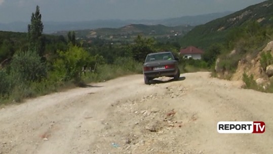 Rruga e shkatërruar e fshatit Kurcaj të Krujës, banorët: Kalimi më i vështirë në raste urgjencash