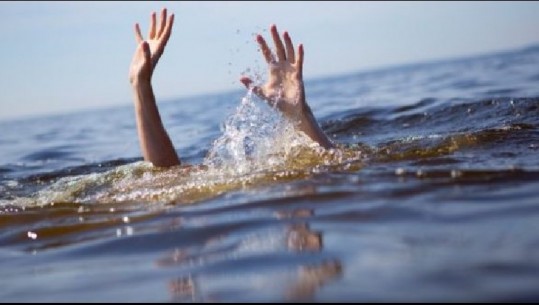 Durrës, po lahej në det, mbytet një 20-vjeçar 