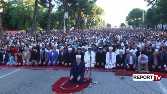 Sot festohet Fiter Bajrami, mijëra besimtarë myslimanë u falën në bulevardin 'Dëshmorët e Kombit'/VD