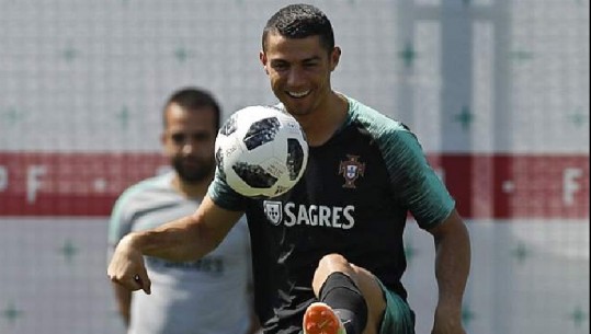 Cristiano Ronaldo pret me buzëqeshje sfidën e rradhës 